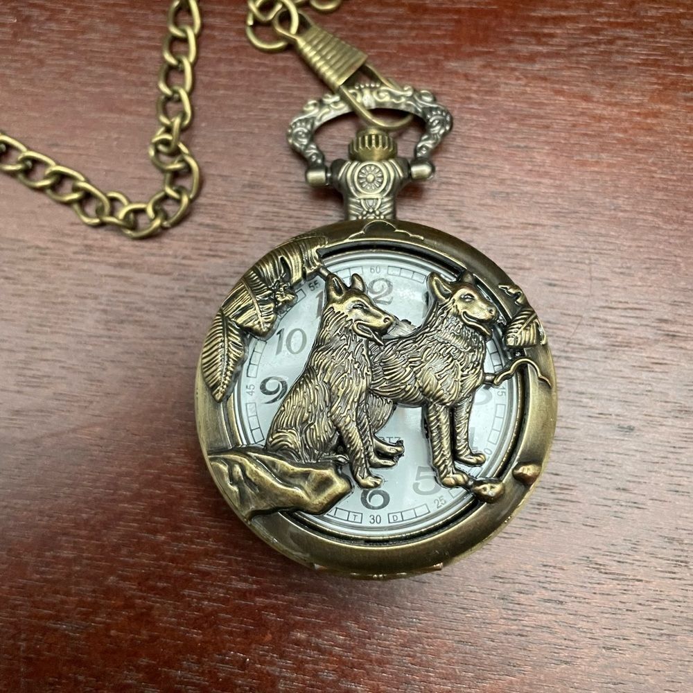 ‎Wolves Quartz Pocket Watch Bronze - Picture 4 of 6